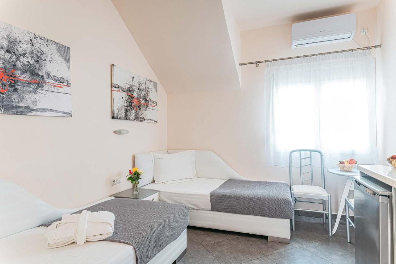 Marinis Boutique Rooms Nea Iraklitsa Exterior foto