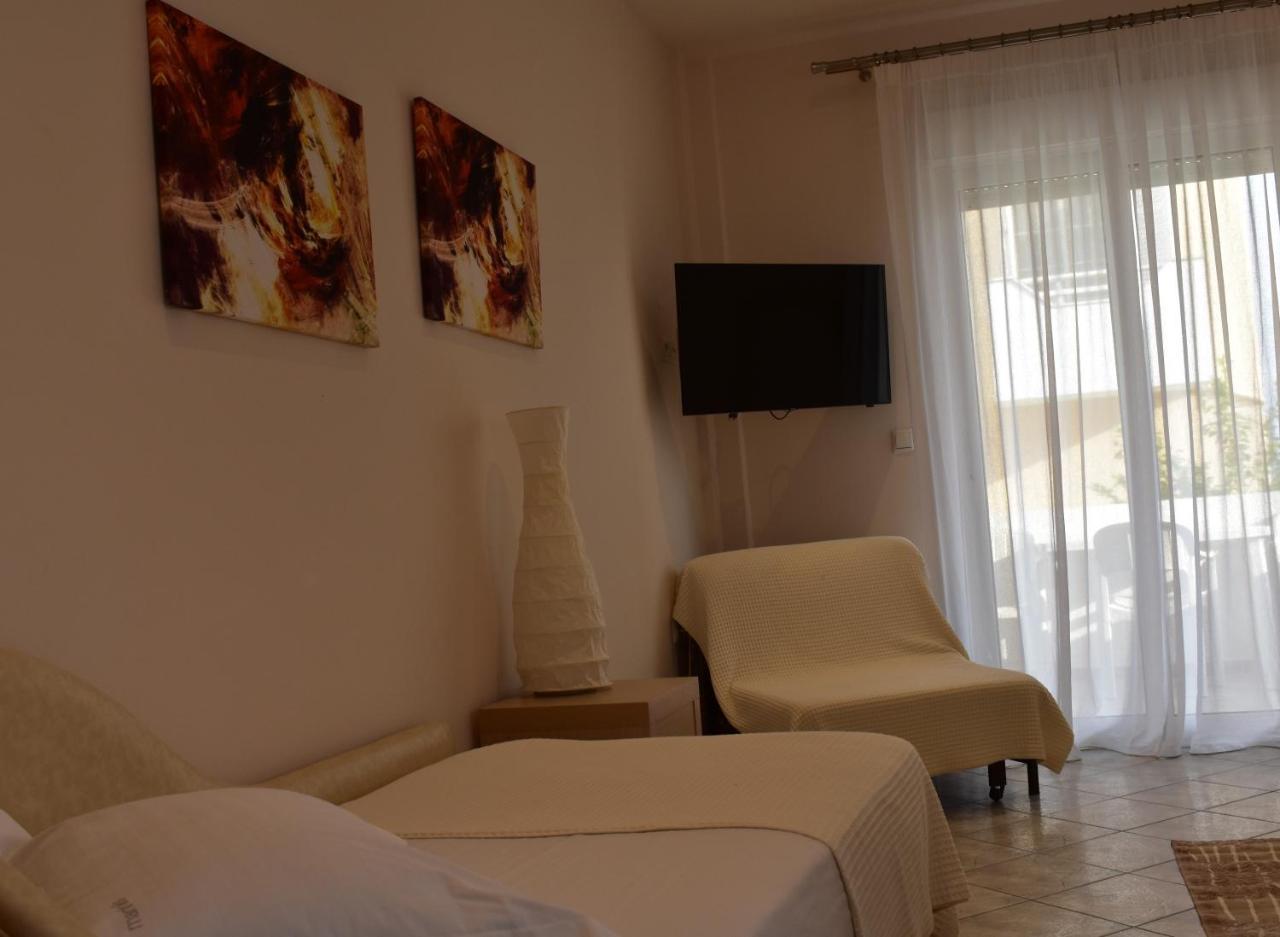 Marinis Boutique Rooms Nea Iraklitsa Exterior foto